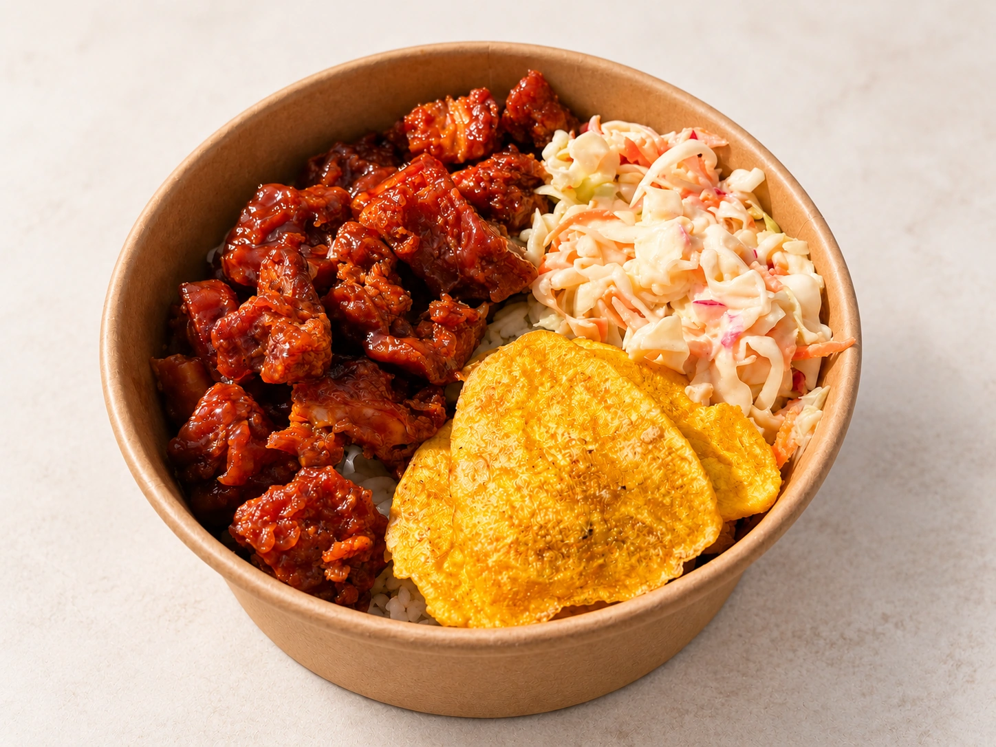 Almuerzo en bowl con pollo del día y ensalada del día opción 1